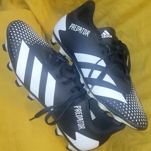 Boys Adidas sz 8 soccer cleats